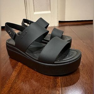 Brand New Crocs Brooklyn Low Wedge Sandals - Size 8